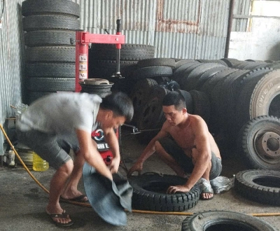 Dịch vụ vá lốp xe lưu động tại khu vực trảng bom đồng nai