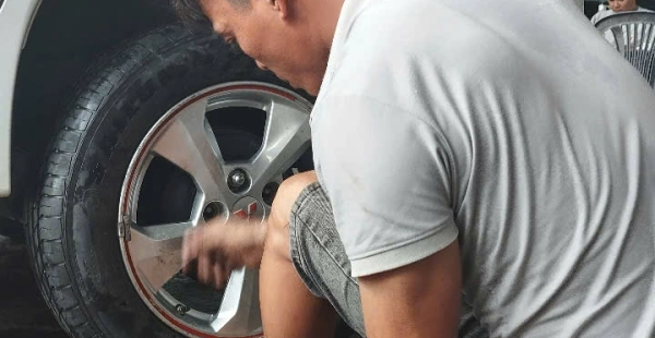 VÁ LỐP XE 7 CHỖ